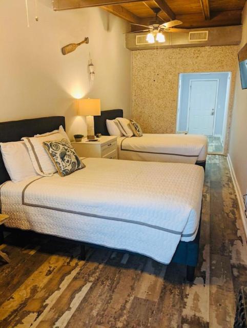 Darien Dockside Inn Екстер'єр фото